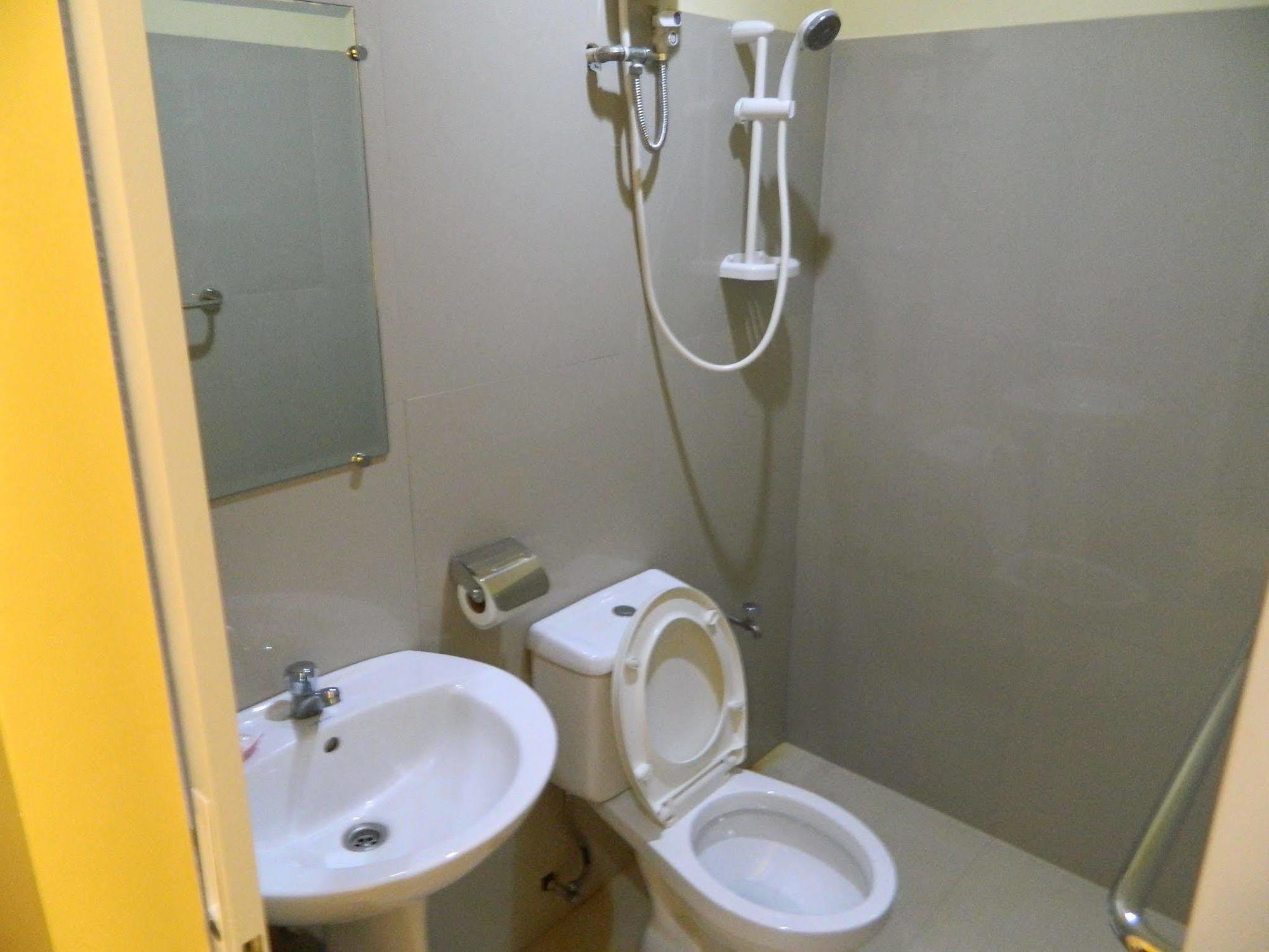 Qanaq Hotel Davao City Kültér fotó